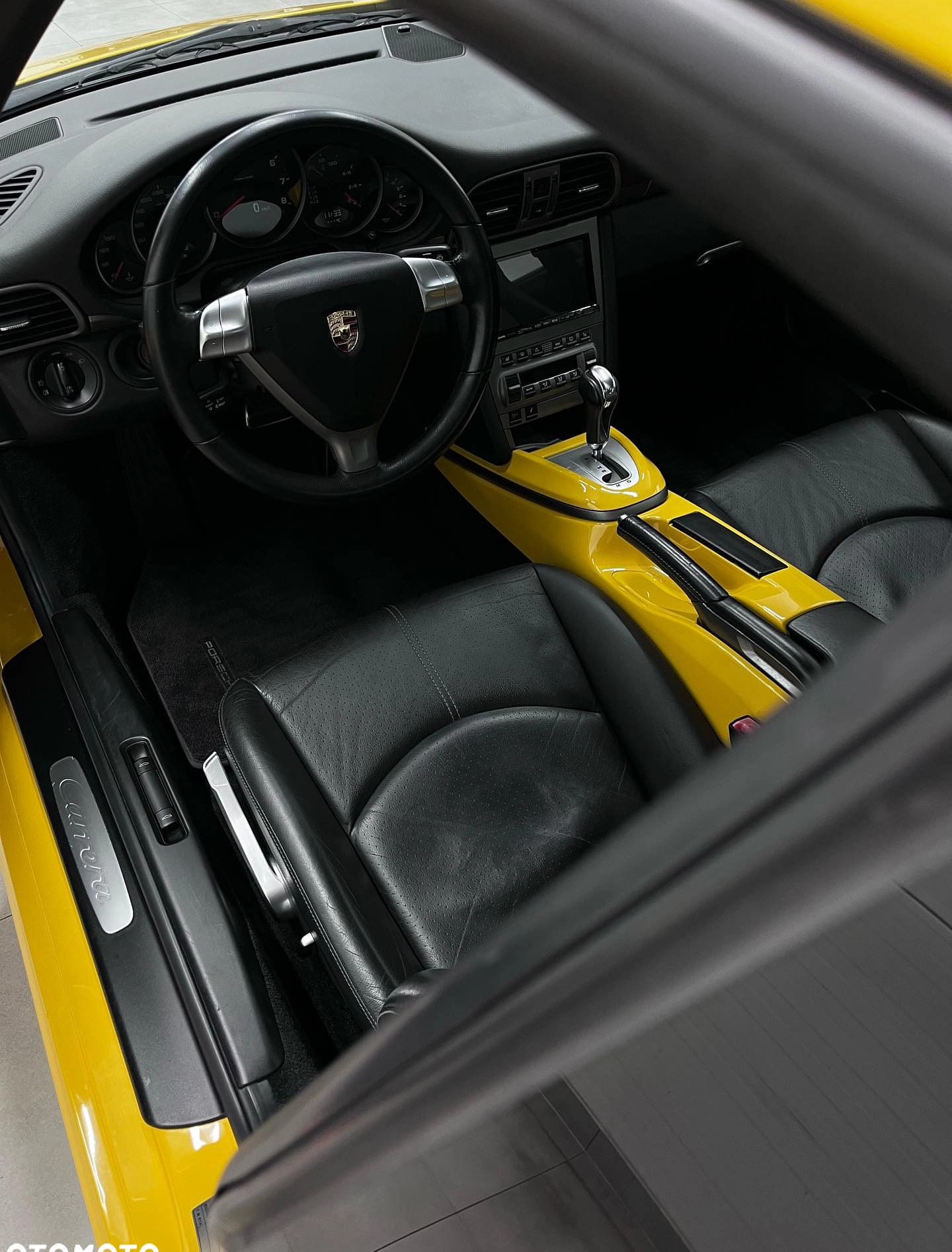 Porsche 911 cena 209000 przebieg: 93000, rok produkcji 2005 z Warszawa małe 781